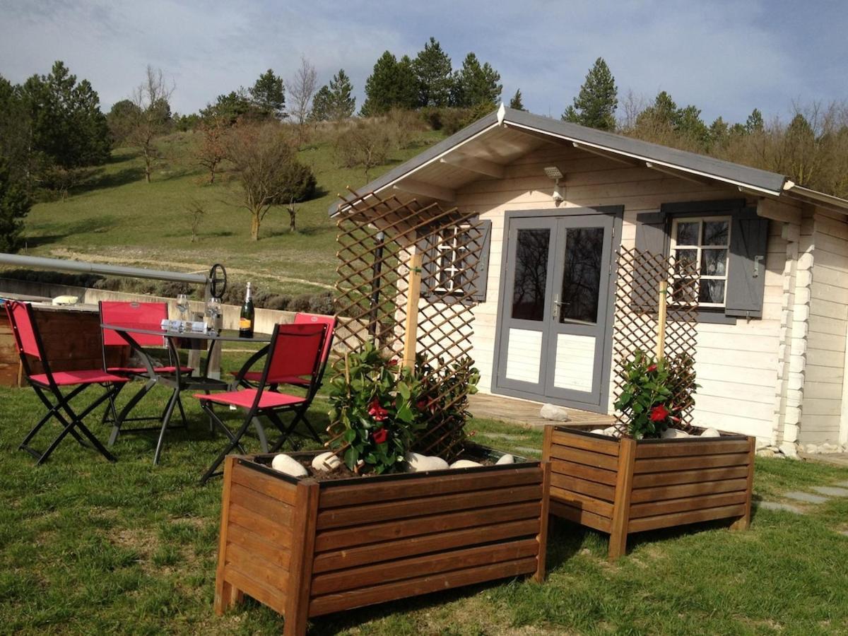 Maison De Vacances Avec Ses Petits Chalets Aouste-sur-Sye Exteriör bild